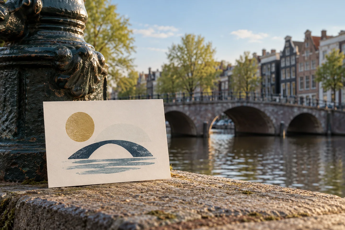 Een kaart met een visuele aanwijzing langs het water
